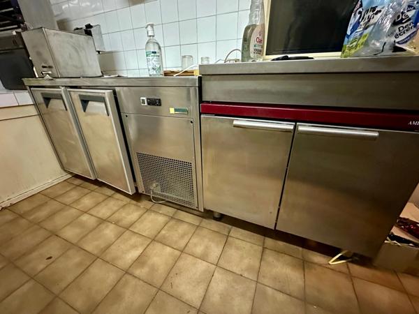 Immeuble à vendre FONTEVRAUD L'ABBAYE (49) avec commerce au rdc - Licence IV