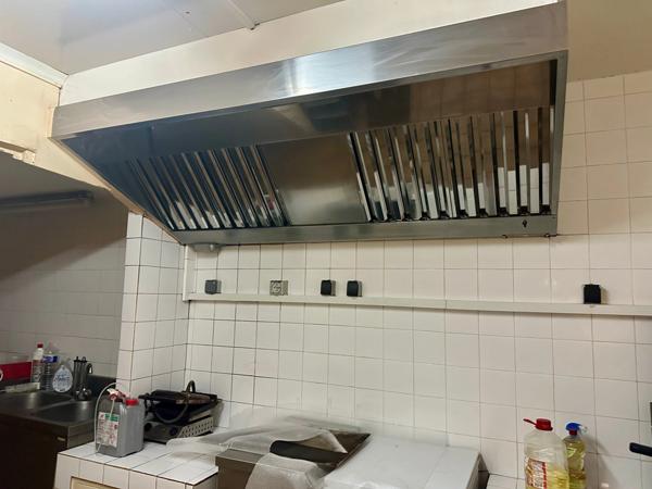 Immeuble à vendre FONTEVRAUD L'ABBAYE (49) avec commerce au rdc - Licence IV