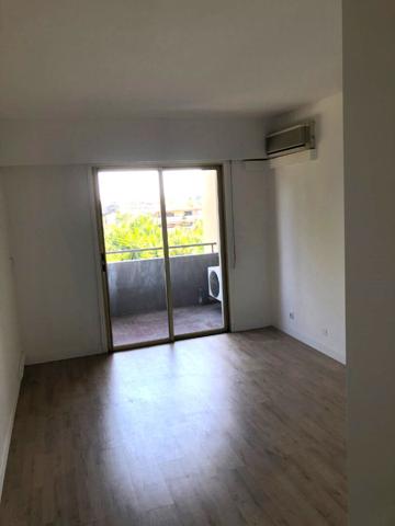 A Louer Le Cannet - Studio avec coin nuit de 27,69 m²