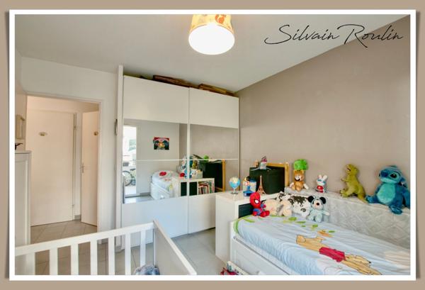 T3 lumineux avec terrasse sans vis-à-vis – Résidence sécurisée à Saint-Just