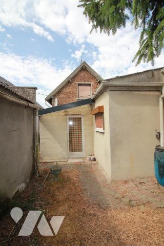 Proche CAMBRAI, longère individuelle de  90 m² 2 chambres terrain et garage