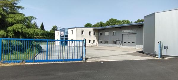 Bâtiment opérationnel, bien agencé, composé de 500 m2  de bureaux et de 380 m2 d'entrepôt sur 2190 m2 de terrain Saint-Donat-Sur-L'Herbasse