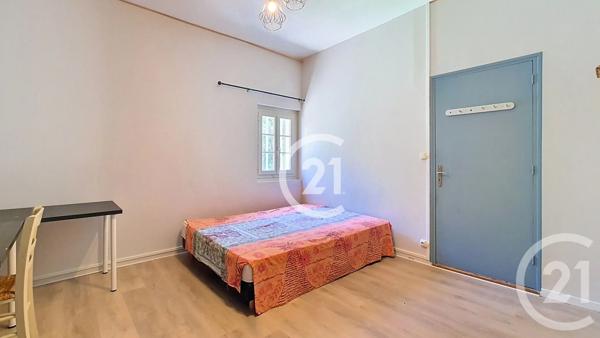 Maison à vendre  5 pièces - 165 m 2   ST MARTIN DE CRAU  - 13