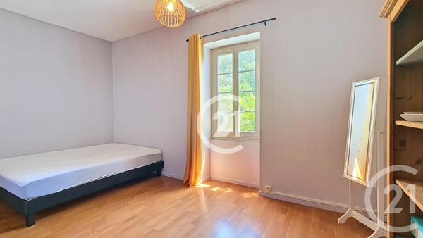 Maison à vendre  5 pièces - 165 m 2   ST MARTIN DE CRAU  - 13