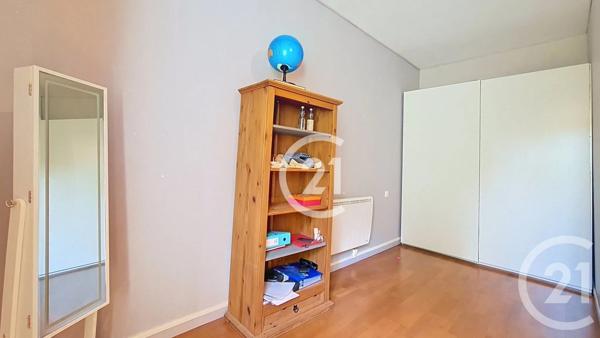 Maison à vendre  5 pièces - 165 m 2   ST MARTIN DE CRAU  - 13