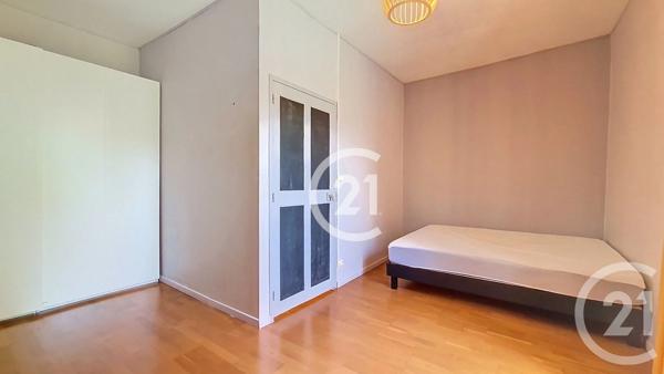 Maison à vendre  5 pièces - 165 m 2   ST MARTIN DE CRAU  - 13