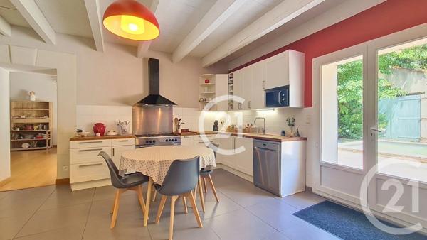 Maison à vendre  5 pièces - 165 m 2   ST MARTIN DE CRAU  - 13