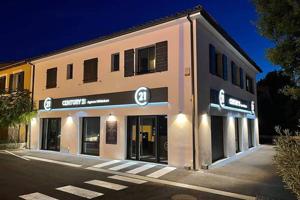 Maison à vendre  6 pièces - 201,47 m 2   BARJOLS  - 83