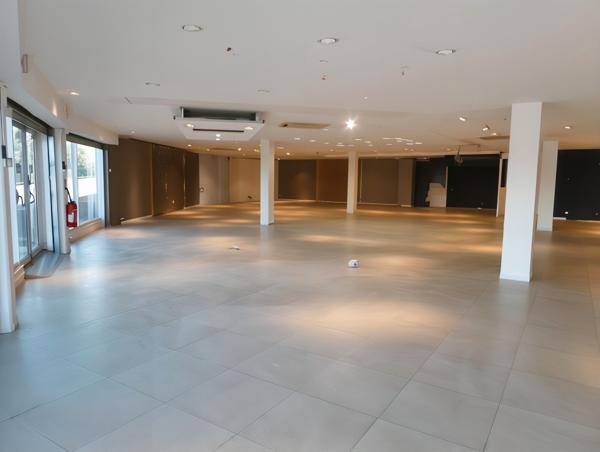 Osny (95520) Location Local commercial d’angle à très forte visibilité – 335 m² au cœur du Retail Park de l’Oseraie (Osny)