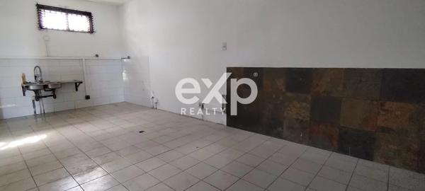 Saint-Pierre, Gare routière, Local Commercial 38 m2 à Vendre Loué