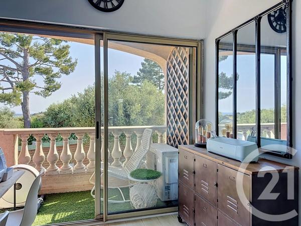 Maison à vendre  7 pièces - 147,50 m 2   ANTIBES  - 06