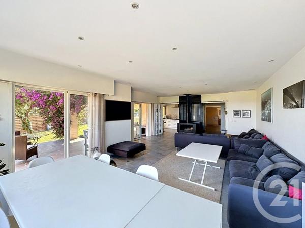 Maison à vendre  7 pièces - 147,50 m 2   ANTIBES  - 06