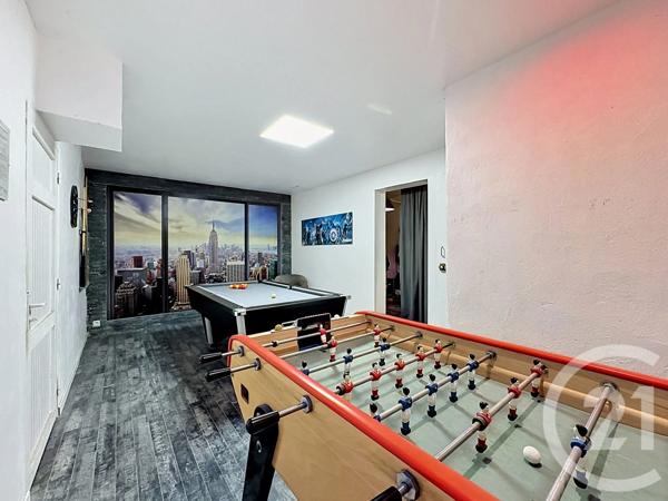 Maison à vendre  7 pièces - 147,50 m 2   ANTIBES  - 06