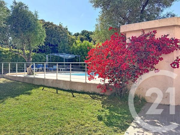 Maison à vendre  7 pièces - 147,50 m 2   ANTIBES  - 06