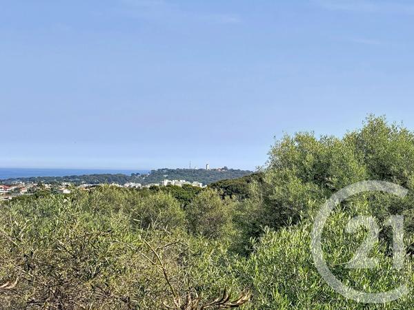 Maison à vendre  7 pièces - 147,50 m 2   ANTIBES  - 06