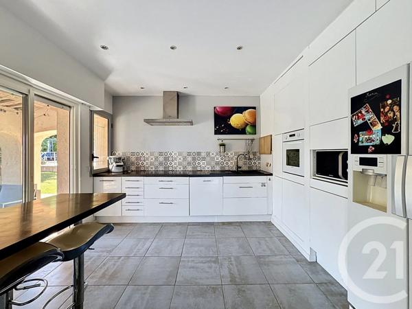 Maison à vendre  7 pièces - 147,50 m 2   ANTIBES  - 06