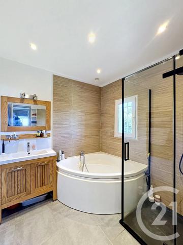Maison à vendre  7 pièces - 147,50 m 2   ANTIBES  - 06