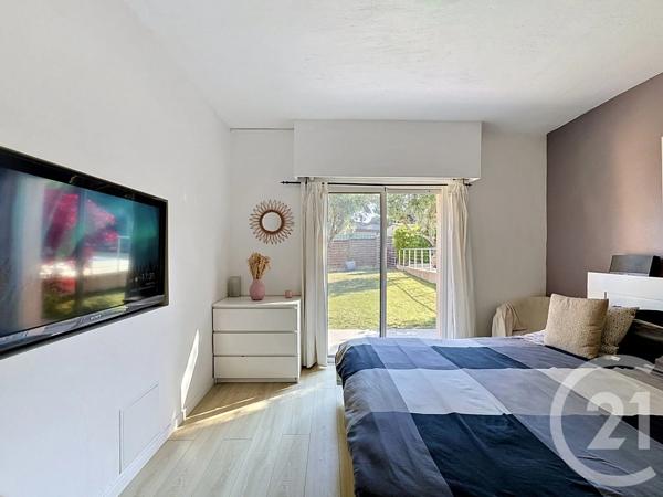 Maison à vendre  7 pièces - 147,50 m 2   ANTIBES  - 06