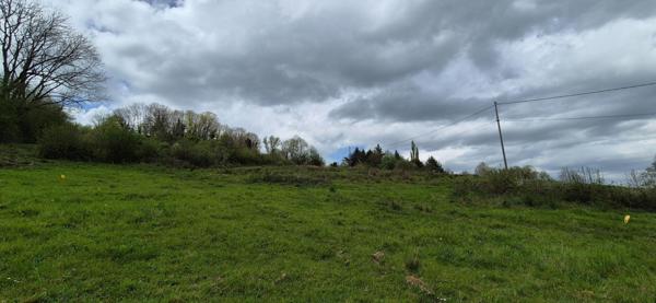 Terrain constructible  avec vue sur la chaîne des Puys.