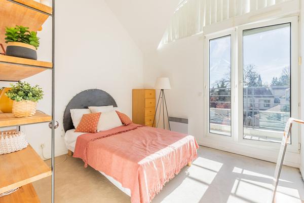 Triplex d'architecte avec jardin ,DPE D, Emplacement privilégié à deux pas du centre-ville de Verrières-le-Buisson, DPE D,  Sous-sol - Double BOX + emplacement Moto.
