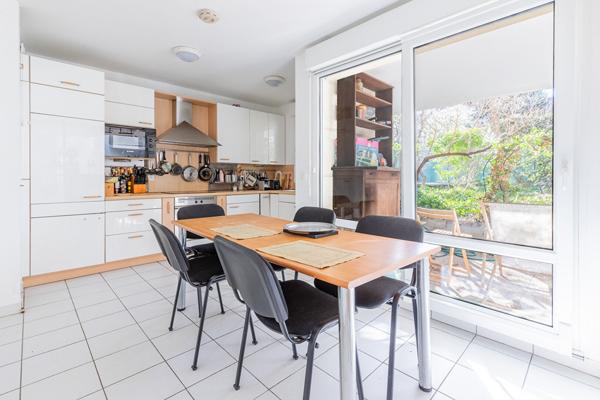Triplex d'architecte avec jardin ,DPE D, Emplacement privilégié à deux pas du centre-ville de Verrières-le-Buisson, DPE D,  Sous-sol - Double BOX + emplacement Moto.
