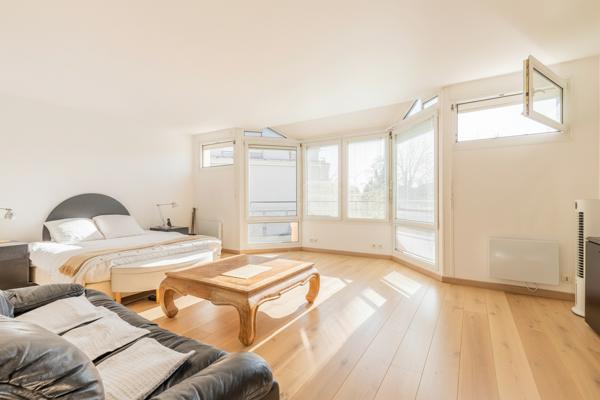 Triplex d'architecte avec jardin ,DPE D, Emplacement privilégié à deux pas du centre-ville de Verrières-le-Buisson, DPE D,  Sous-sol - Double BOX + emplacement Moto.