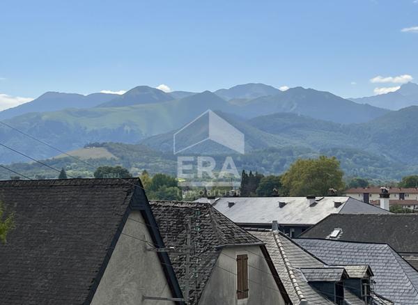 Oloron Sainte Marie - Maison de ville rénové de 73 m²  avec terrasse, jardin et garage