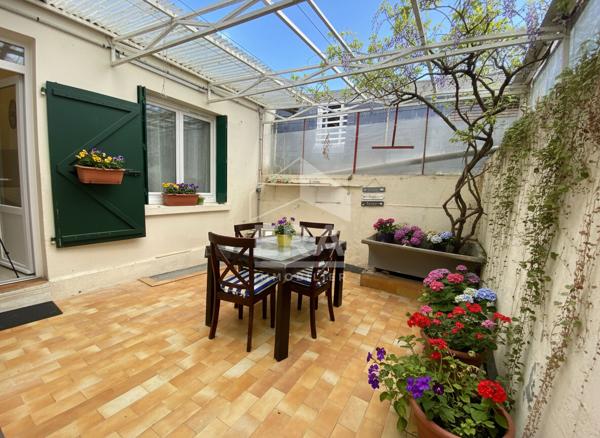 Oloron Sainte Marie - Maison de ville rénové de 73 m²  avec terrasse, jardin et garage