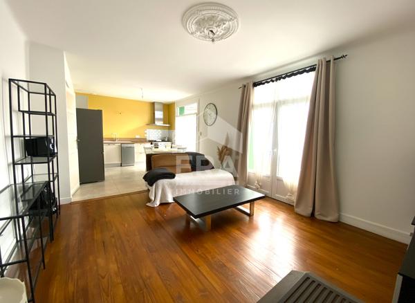 Oloron Sainte Marie - Maison de ville rénové de 73 m²  avec terrasse, jardin et garage