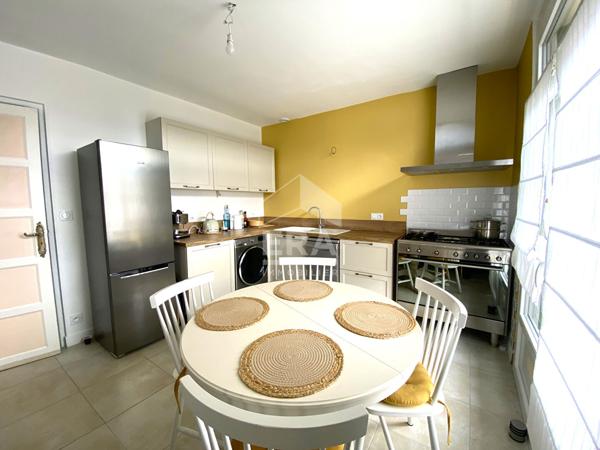 Oloron Sainte Marie - Maison de ville rénové de 73 m²  avec terrasse, jardin et garage