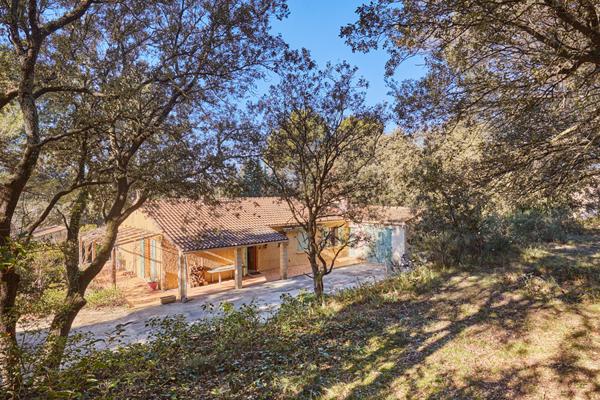 Lambesc ? Maison 3 chambres avec studio indépendant, piscine et 7 300 m² de terrain