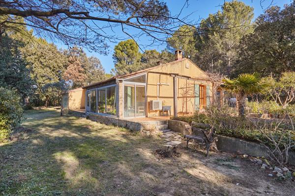 Lambesc ? Maison 3 chambres avec studio indépendant, piscine et 7 300 m² de terrain