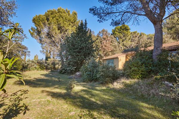 Lambesc ? Maison 3 chambres avec studio indépendant, piscine et 7 300 m² de terrain