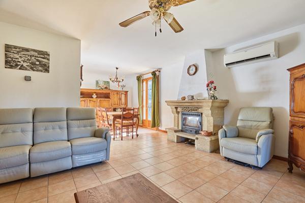 Lambesc ? Maison 3 chambres avec studio indépendant, piscine et 7 300 m² de terrain