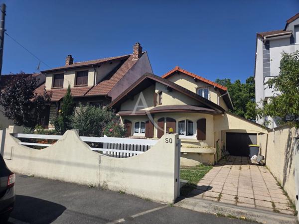 Découvrez l'Exception à Sevran : Maison 6 pièce(s) 123 m2 et 367 m² de terrain.