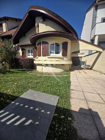 Découvrez l'Exception à Sevran : Maison 6 pièce(s) 123 m2 et 367 m² de terrain.