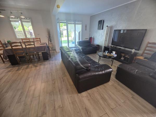 Découvrez l'Exception à Sevran : Maison 6 pièce(s) 123 m2 et 367 m² de terrain.