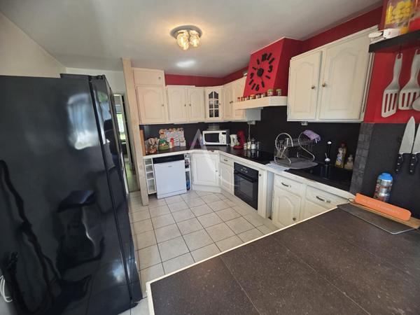 Découvrez l'Exception à Sevran : Maison 6 pièce(s) 123 m2 et 367 m² de terrain.