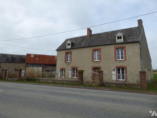 Maison d'habitation à restaurer, construite en pierre, briques, parpaings et masse sous ardoise...