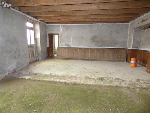 Maison d'habitation à restaurer, construite en pierre, briques, parpaings et masse sous ardoise...