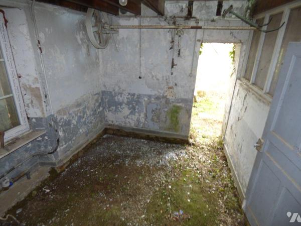 Maison d'habitation à restaurer, construite en pierre, briques, parpaings et masse sous ardoise...