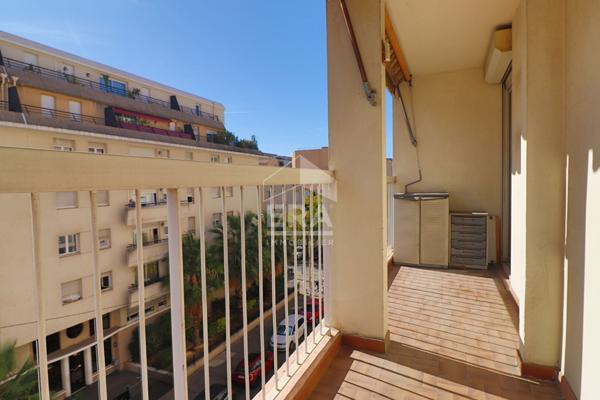 MARSEILLE 10E ? T3/4 ? 80 m² ? BALCONS ? BOX ? CAVE ? ASCENSEUR ? TRAVERSANT SUD/NORD