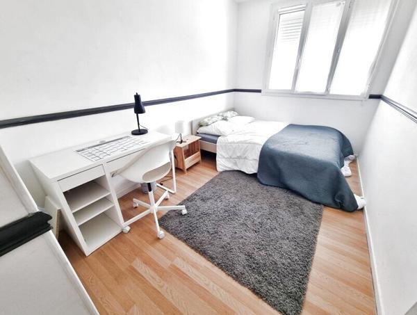 4 PIECES 70 m2 DERNIER ETAGE AVEC PLACE DE PARKING