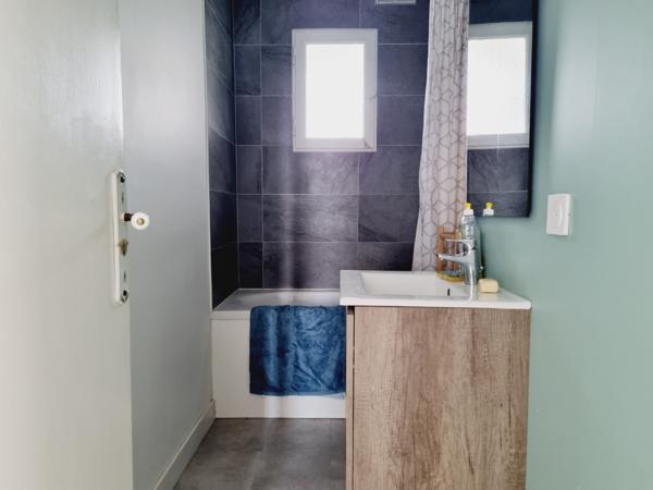 4 PIECES 70 m2 DERNIER ETAGE AVEC PLACE DE PARKING