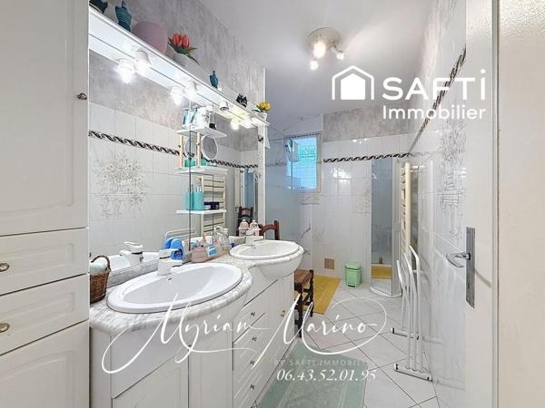 Saint-Aygulf – Villa 8 pièces de 248 m² avec vue mer, 6 chambres, double garage et terrain de 1 000 m²