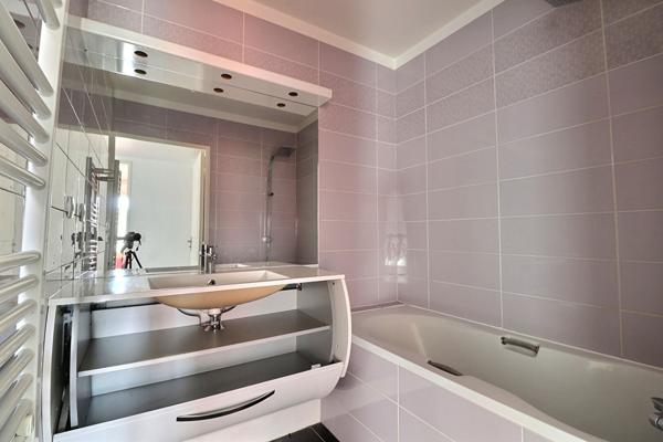 LE ROUET-13008-APPARTEMENT MARSEILLE 3 PIECES-TERRASSE-BOX