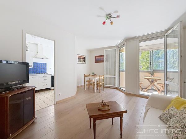 "ULYSSE" - VENTE, FRANCHEVILLE LE BAS, APPARTEMENT T2, CENTRE VILLAGE