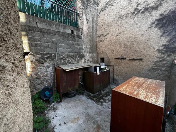 RIANS MAISON T4 AVEC COUR ET CAVE INVESTISSEUR