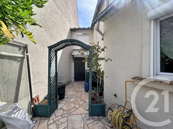 Maison à vendre  5 pièces - 103 m 2   VILLEJUIF  - 94