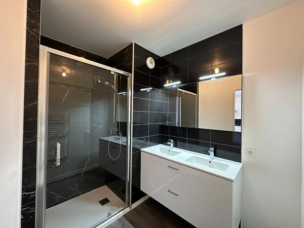 L'ADRESSE VOUS PROPOSE UN APPARTEMENT DE TYPE 3 PIÈCES DANS LA RÉSIDENCE DU MARIN ENTIÈREMENT RESTAURÉE SITUÉE SUR LE SECTEUR SAINT NICOLAS.